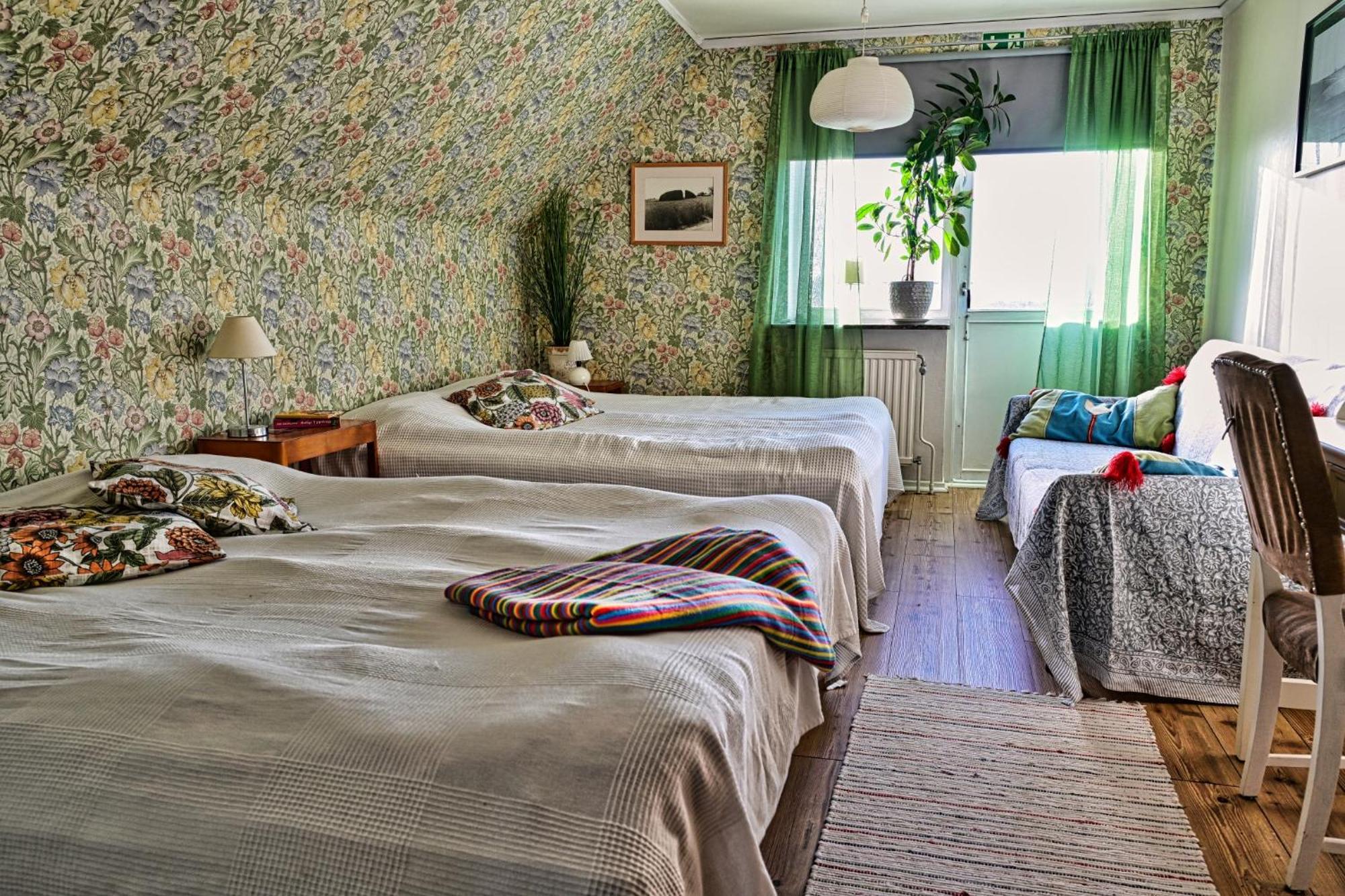Bed And Books Pa Oesterlens Gaesthaerbaerge Glemminge Exterior photo