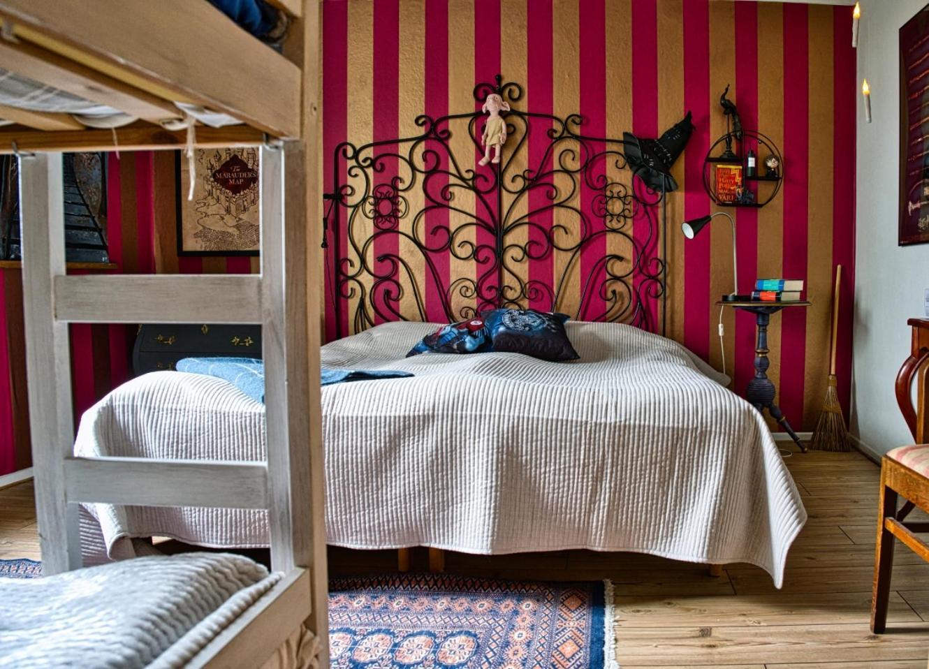 Bed And Books Pa Oesterlens Gaesthaerbaerge Glemminge Exterior photo